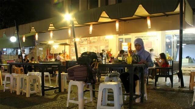 MAKAN DI ANGKRINGAN MURAH ATAU MAHAL? MAKAN DI ANGKRINGAN MURAH ATAU MAHAL?