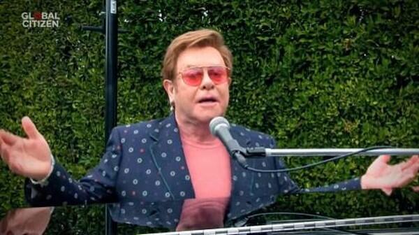 Elton John Sebut Vatikan Munafik Tak Restui Pernikahan Pasangan Sejenis