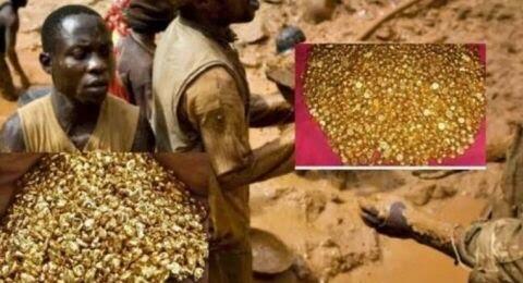 Viral Penemuan Gunung Emas, Warga Heboh Rebutan Emas. Tanda Kiamat?