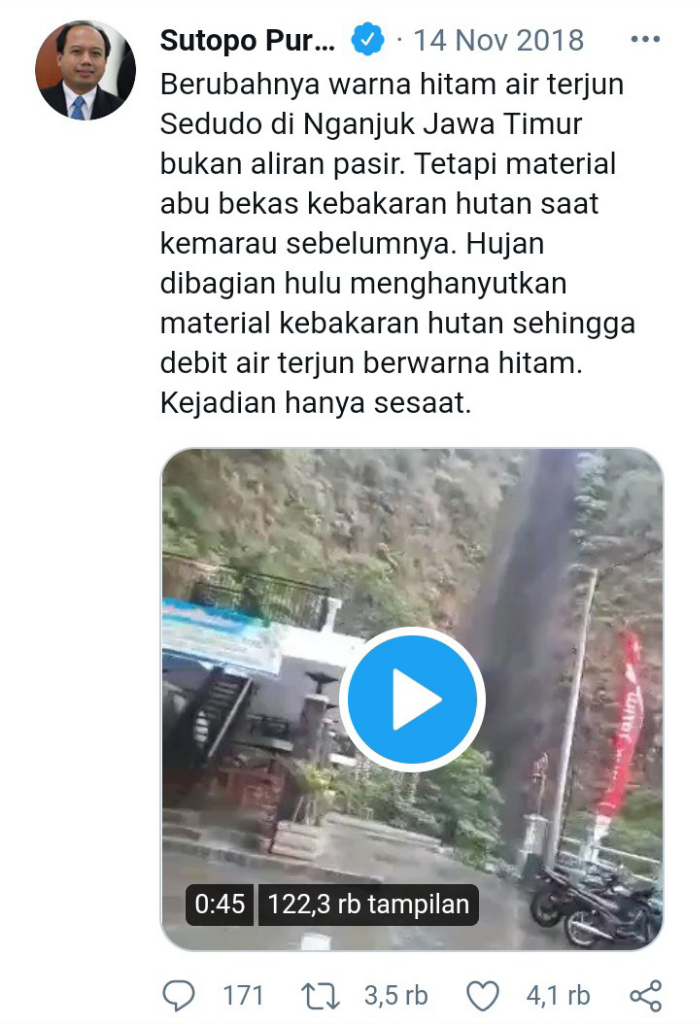 Heboh! Air Terjun Berwarna Hitam Pekat!