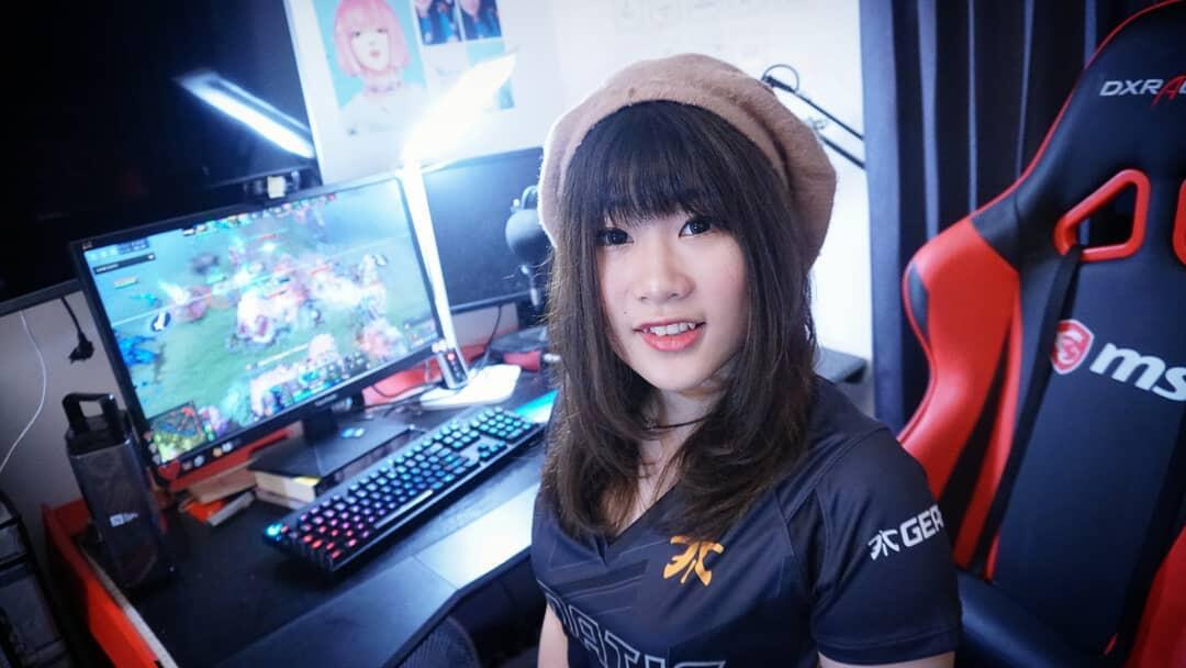 10 Streamer Game Wanita Tercantik di Indonesia 10 Streamer Game Wanita Tercantik di Indonesia
