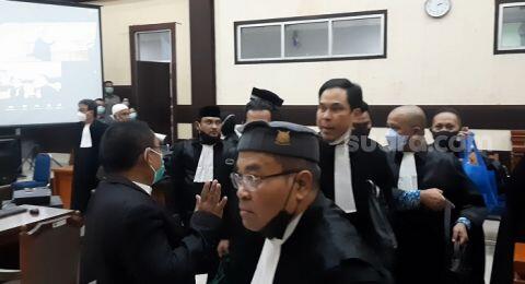 Sidang Habib Rizieq Kisruh, Gun Romli: Munarman Cs Hina Martabat Pengadilan