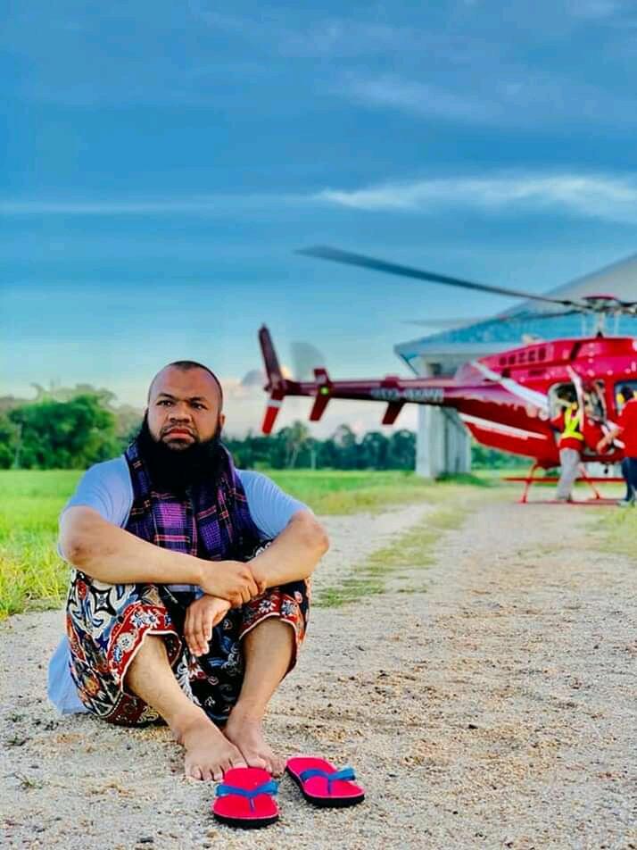 Dulu Miskin, Mantan Pemulung Sukses dan Ajak Orang Sekampung Naik Helikopter!