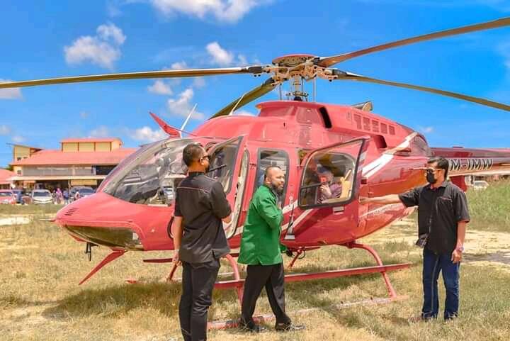 Dulu Miskin, Mantan Pemulung Sukses dan Ajak Orang Sekampung Naik Helikopter!