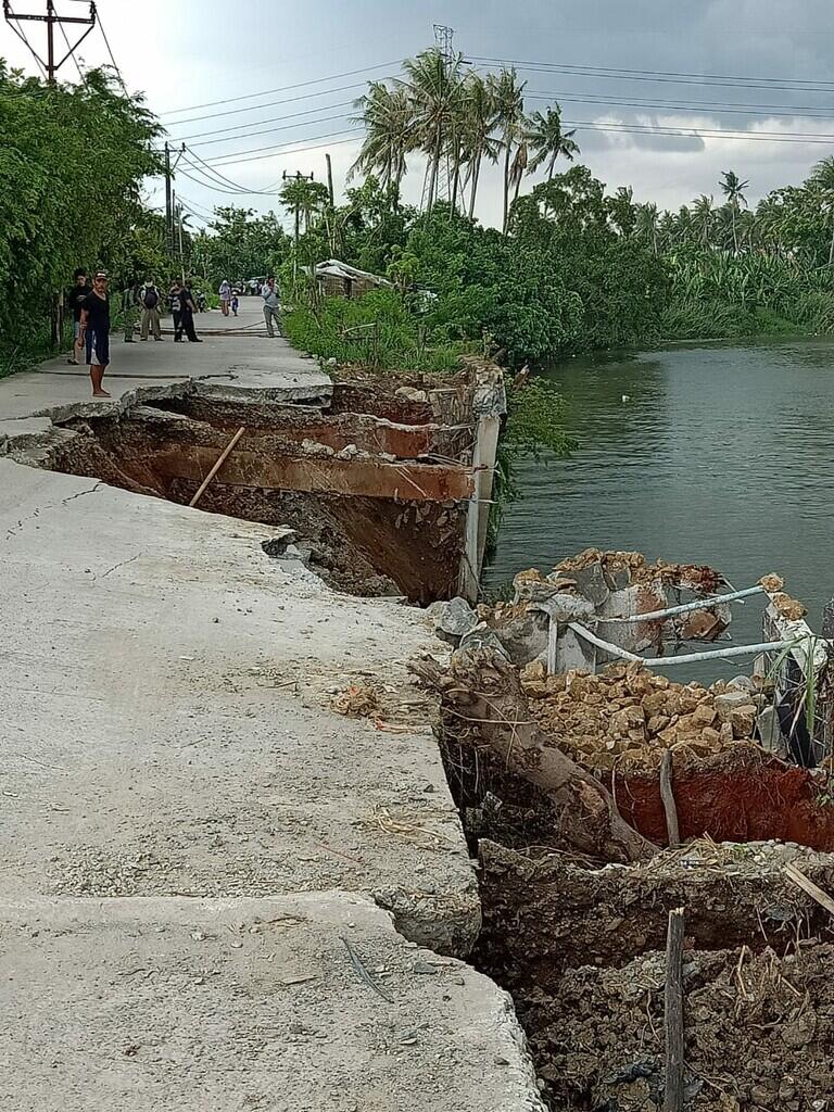 Pemkab Segera Bangun Jalan Longsor di Desa Tanjung Burung