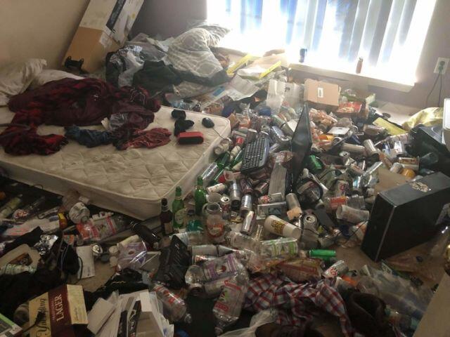 10 Kekacauan yg Kerap Ditinggalkan Teman Kosan Setelah Nginep. 10 Kekacauan yg Kerap Ditinggalkan Teman Kosan Setelah Nginep.