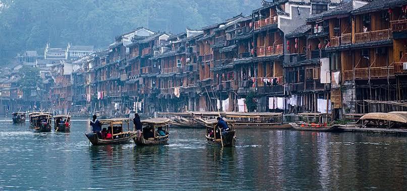 Mengenal Kota Kuno Fenghuang: Tanah Tempat Berkumpulnya Burung Phoenix