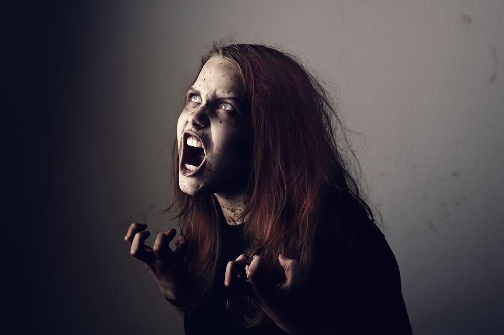 Kesurupan Itu Gangguan Setan atau Mental?