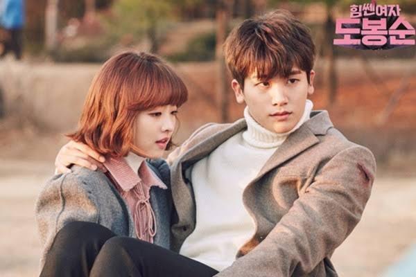 Korona Nggak Usah Drama, Mending Nonton Drakor Yang Lucu - Lucu Ini
