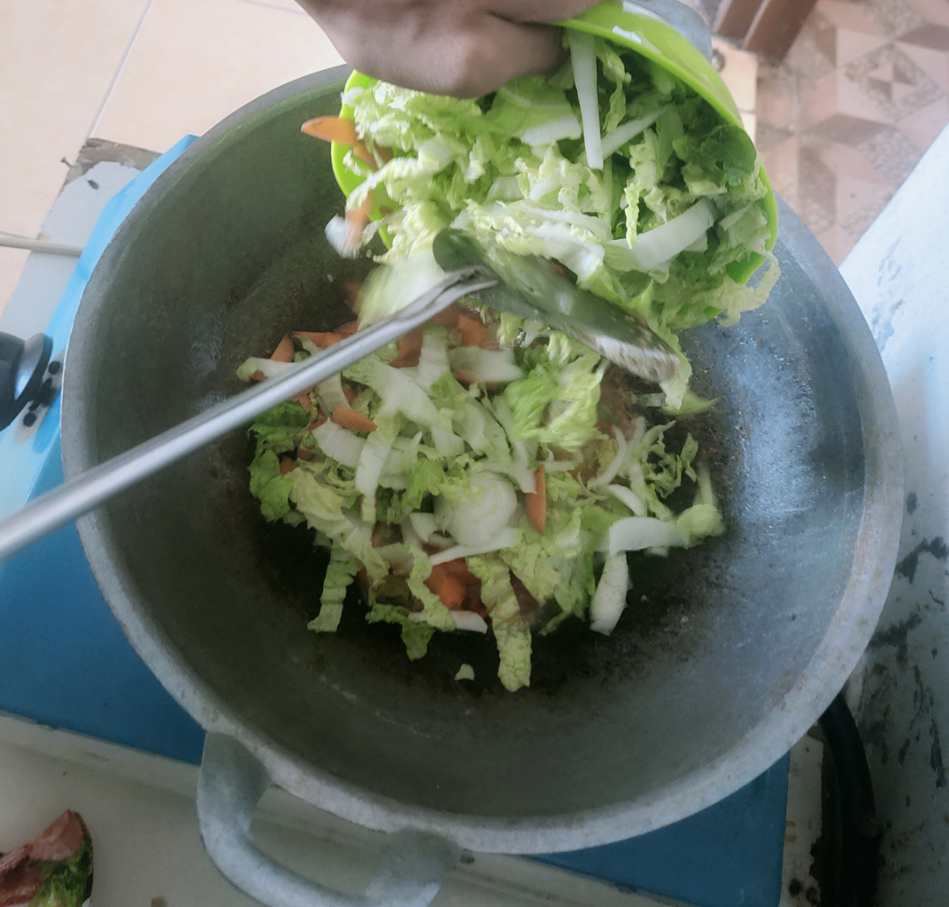 Lapar? Nih Cara Masak Mie Instan yang Ribet, Yuk Masak!