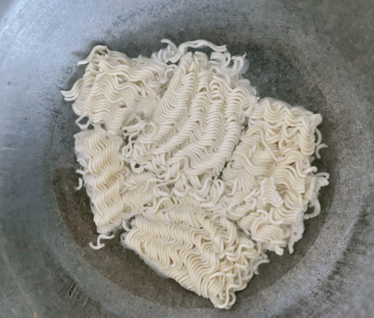 Lapar? Nih Cara Masak Mie Instan yang Ribet, Yuk Masak!