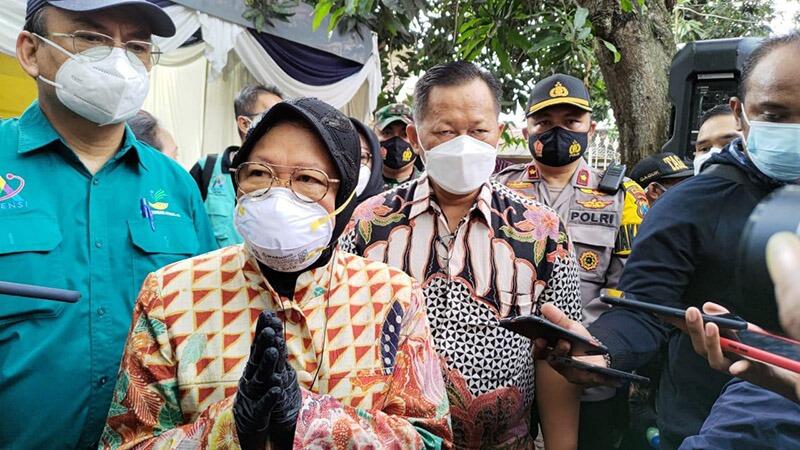 Risma Ngoyo Terbang ke Papua Demi Data Orang Miskin Risma Ngoyo Terbang ke Papua Demi Data Orang Miskin