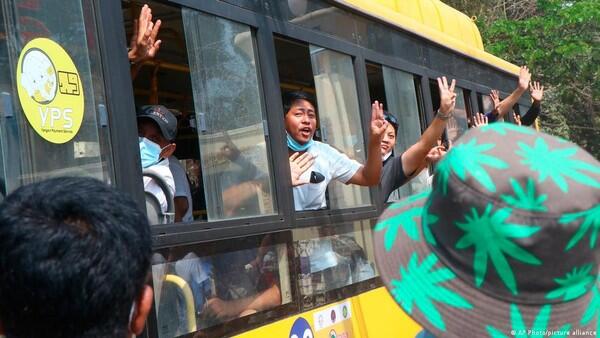 Redam Kemarahan Demonstran, Militer Myanmar Bebaskan Ratusan Tahanan