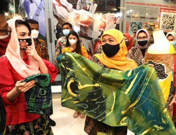 Bangkitkan Industri Kriya, Dekranasda Jawa Timur Gelar Pameran Batik Bordir