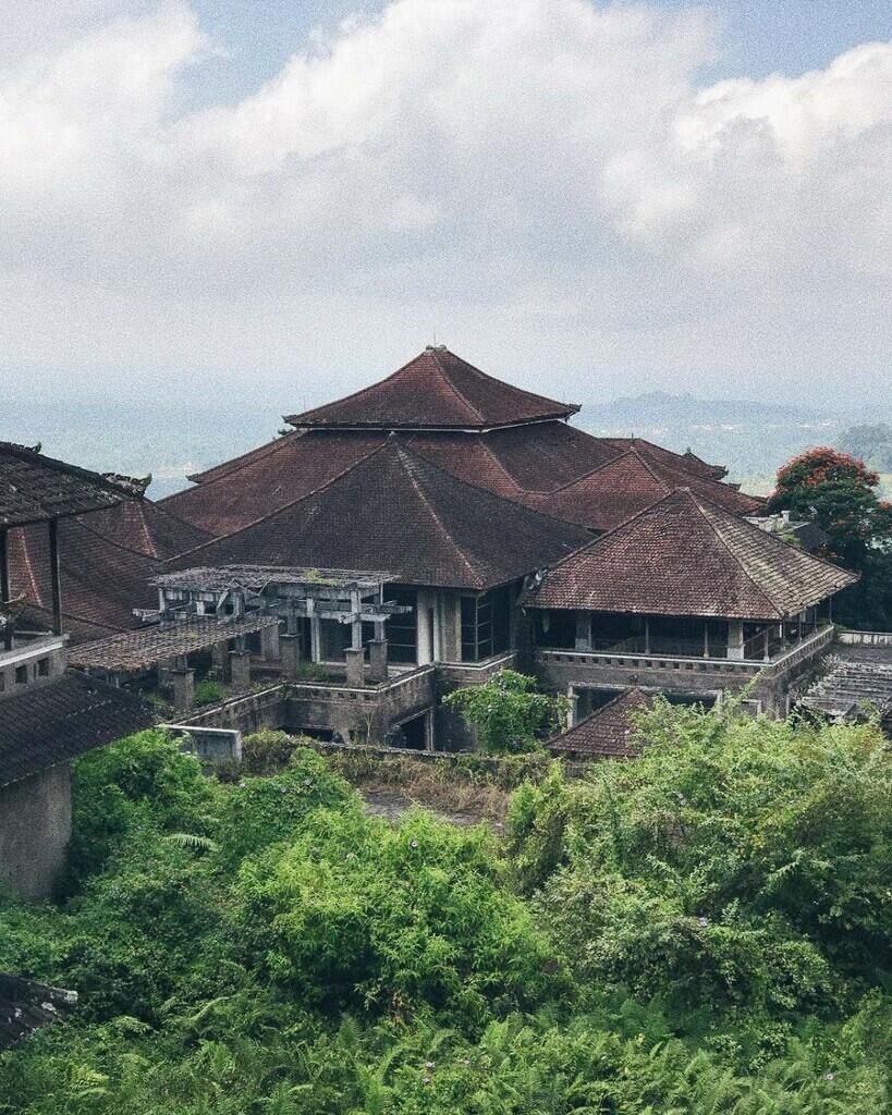 Tempat Wisata yang Terbengkalai di Indonesia, Masih Mau Datang?