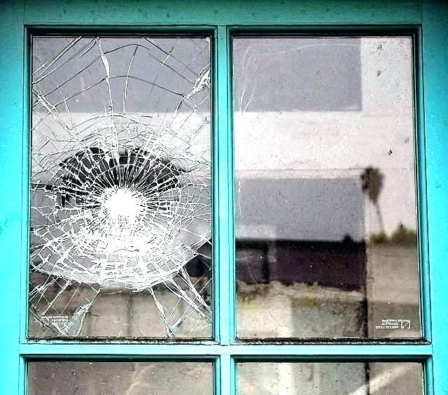 BROKEN WINDOW THEORY : Bisa Aplikasi Buat Cinta2an ??? ( Serial Asal Nulis Gaje )