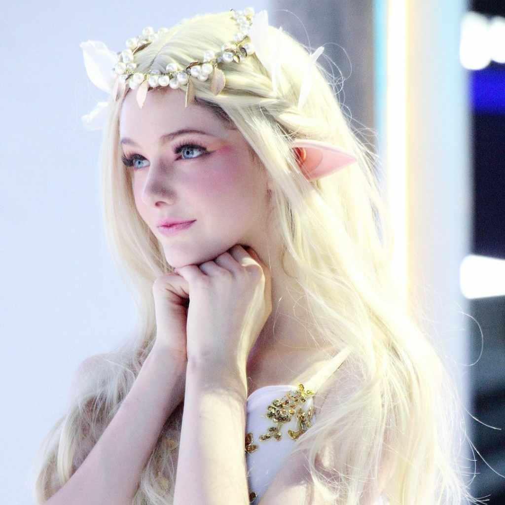Saking Cantiknya, Model Peri untuk Iklan Game War of Rings ini Dituduh Boneka
