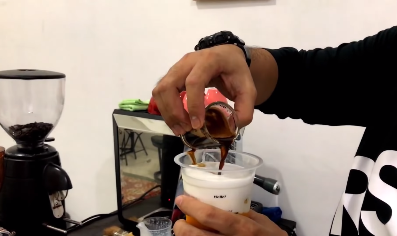 Bikin Resep Kopi Susu Latte Mangga Khas Tropikal, Nagih!