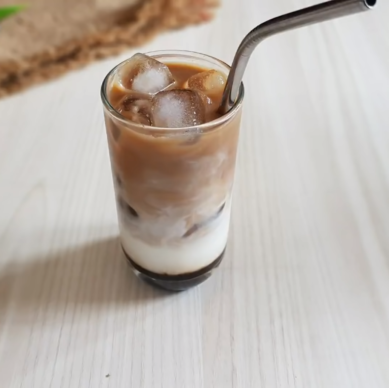 Bikin Resep Kopi Susu Latte Mangga Khas Tropikal, Nagih!