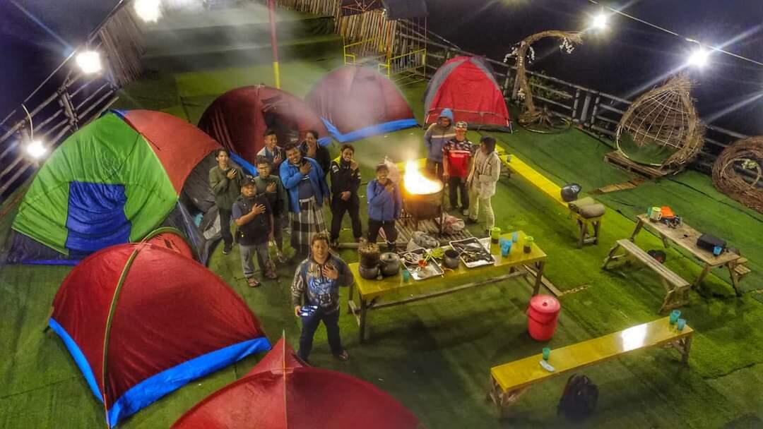 Bale Apung Sangkuriang, Spot Camping Dan Kuliner Yang Instagramable