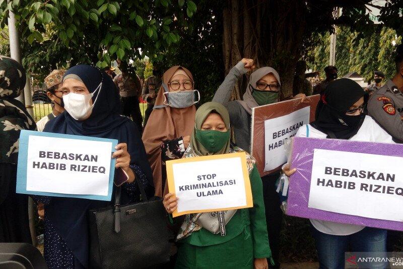 1.985 Personel Gabungan Amankan Sidang Tatap Muka Rizieq Shihab di PN Jaktim