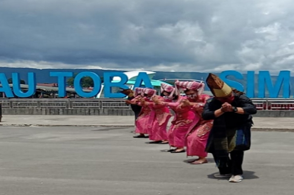 Tortor Sombah, Pesona Penari Sambut Tamu Raja yang Masih Lestari di Simalungun