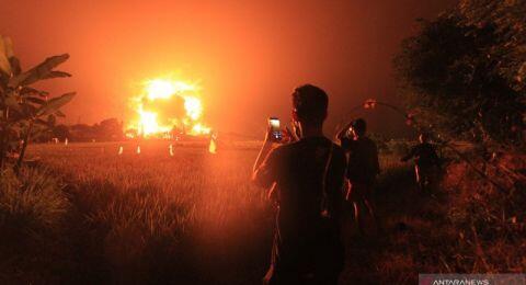 Ada Petir Besar Sebelum Kilang Minyak Balongan Terbakar