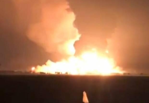 Kilang Minyak Balongan Terbakar, Kobaran Api Terlihat dari Jarak 5 Km