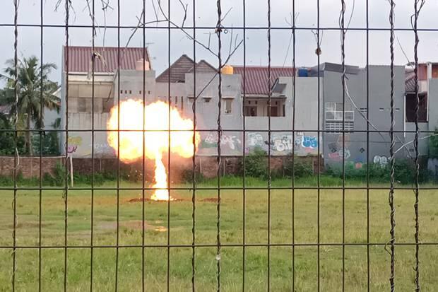 Dibantu Petugas PPSU, 3 Bom dari Rumah Terduga Teroris di Condet Diledakkan Polisi