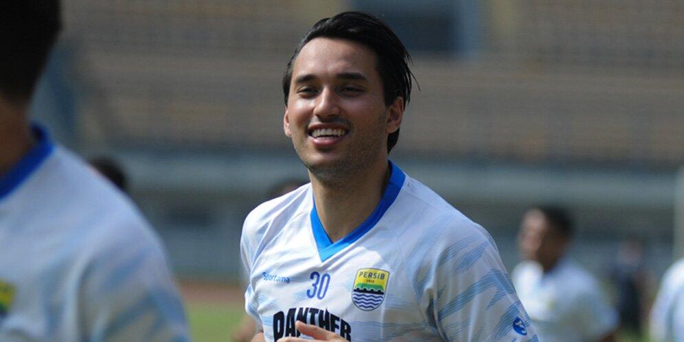 Mantap ini debut Ezra Walian di Persib, One Touch One Goal!