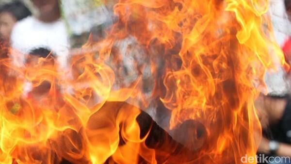 Pria di Jakbar Disiram Bensin Lalu Dibakar, Pelaku Diburu Polisi