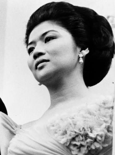 Imelda Marcos, Wanita Luar Biasa yang Pernah Membuat The Beatles Diludahi