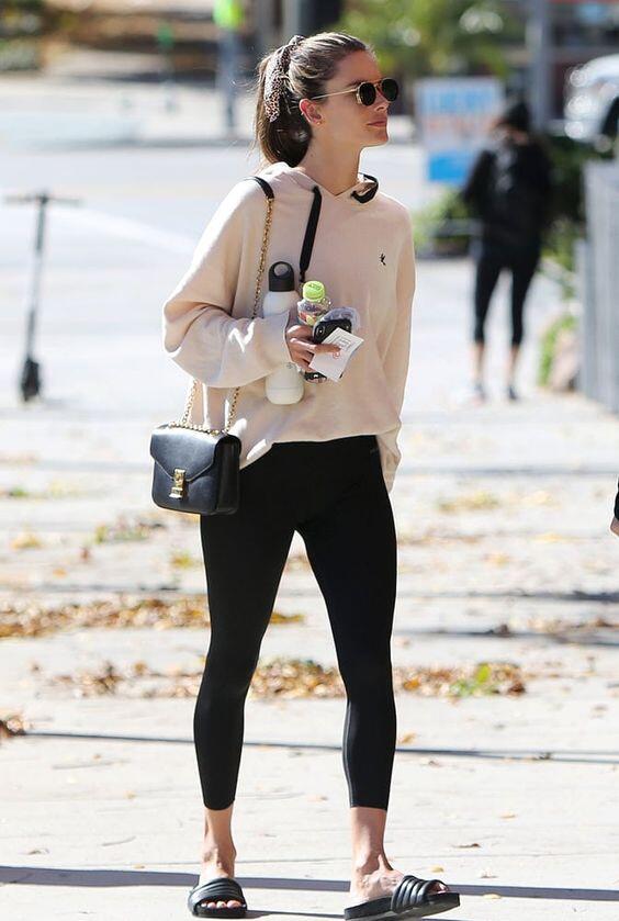 WAJIB DICONTEK! 5 Inspirasi Padu-Padan Jaket Hoodie. CASUAL & STYLISH.