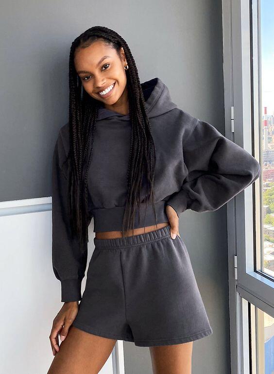 WAJIB DICONTEK! 5 Inspirasi Padu-Padan Jaket Hoodie. CASUAL & STYLISH.