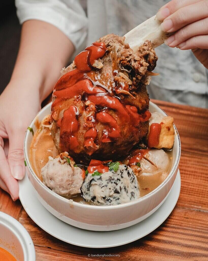 Hanya di Bakso H. Darmo, Makan Bakso Gratis Jika Tidak Enak
