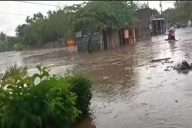 Diterjang Banjir, Tiga Rumah Warga Ambarawa Rusak