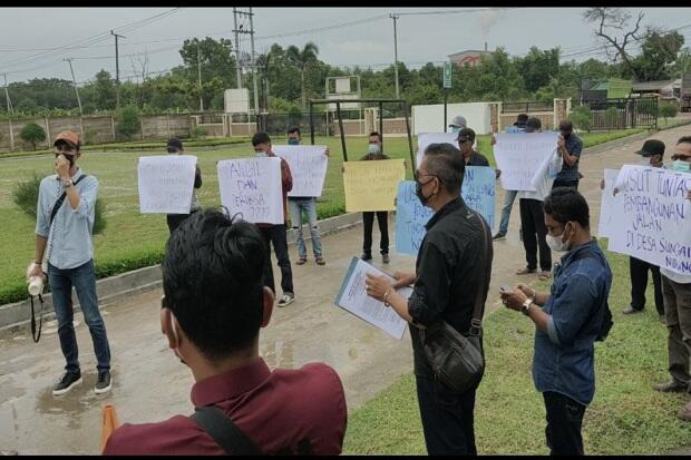 Tuntut Usut Dugaan Penyimpangan Dana Desa, Kejari Ogan Ilir Didemo Warga