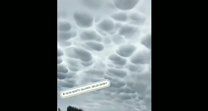 Menilik Fenomena Unik Awan Payudara, Pertanda Pergantian Musim yang Ekstream!