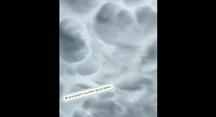 Menilik Fenomena Unik Awan Payudara, Pertanda Pergantian Musim yang Ekstream!