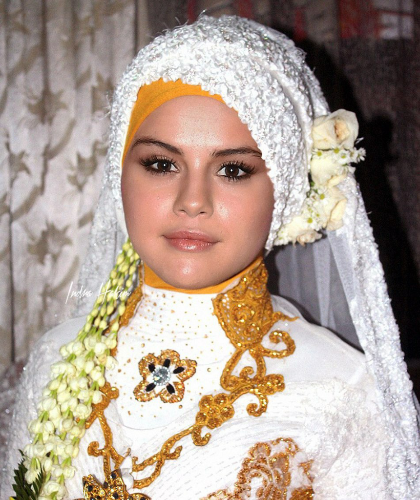 Bikin Pangling! Potret 6 Seleb Seksi Hollywood Ketika Pakai Jilbab