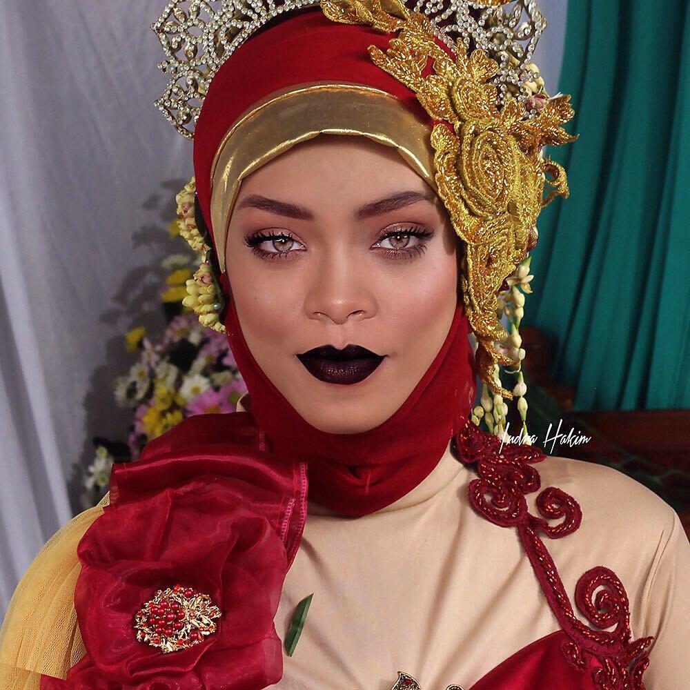 Bikin Pangling! Potret 6 Seleb Seksi Hollywood Ketika Pakai Jilbab