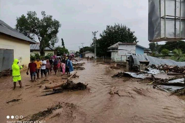 Fakta Terkini Warga Tertimbun Longsor di Flores Timur, Korban Tewas 63 Orang