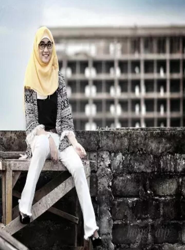 HARUS SELALU IQLAS DAN BAHAGIA.