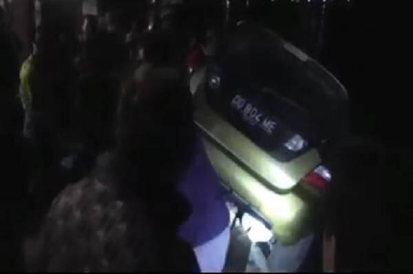 Pengemudi Wanita Baru Bisa Nyetir, Mobil Terjun ke Laut