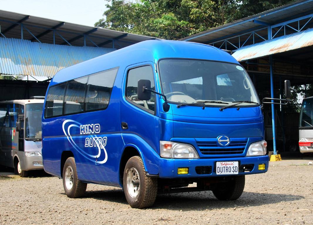 Mengenal Hino Dutro 110 SDBL, Microbus Travel Dengan Mesin 4 Liter!