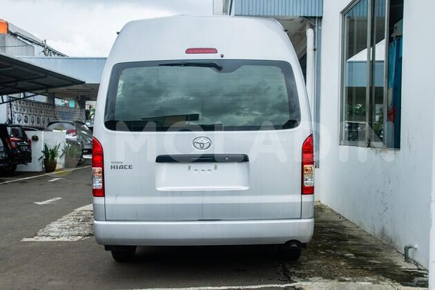 Mengenal Toyota Hiace Commuter, Microbus Diesel Andalan Pengusaha Travel!