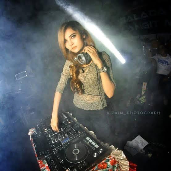 DJ Rara De Soyrez, Sosok Cantik Yang Awalnya Seorang Model | KASKUS