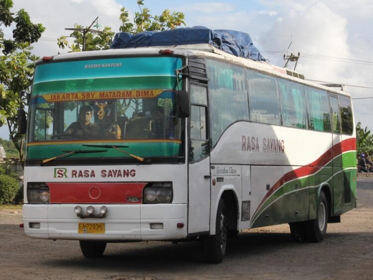 Melihat Kisah Perjalanan Bus Rasa Sayang, Pelari Lintas Empat Pulau Jawa Sumbawa!