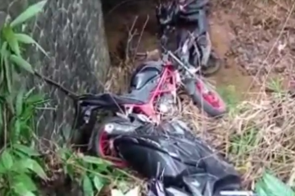Debt Collector Diamuk Massa, 3 Motor Dilempar ke Sungai