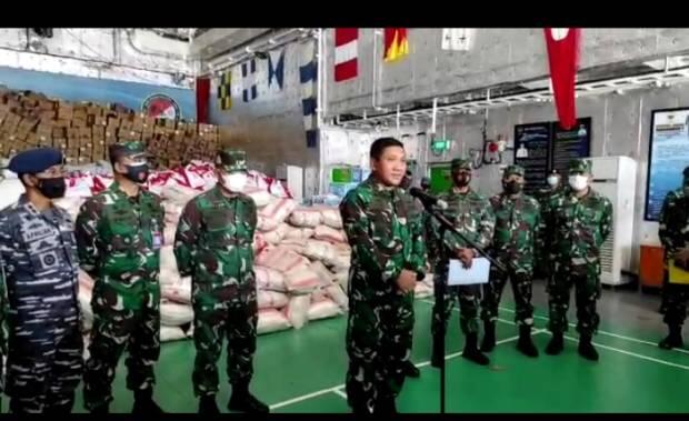 TNI AL Kerahkan Dua KRI Bawa Bantuan bagi Korban Bencana di NTT